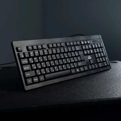 Клавиатура БЕШТАУ КЛ104РУ 104 клавиши, USB, 1,8м, цвет русской/ латинской раскладки Белый/ Белый, черная