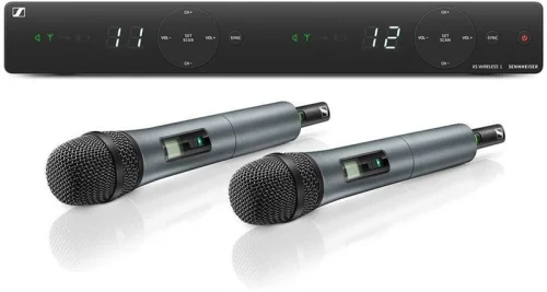 Sennheiser XSW 1-825 DUAL-A Вокальная РЧ-система, 548-572 МГц, 10 каналов, настольный двухканальный приёмник, два ручных передатчика с динамическим капсюлем (825), кардиоида. (508263)